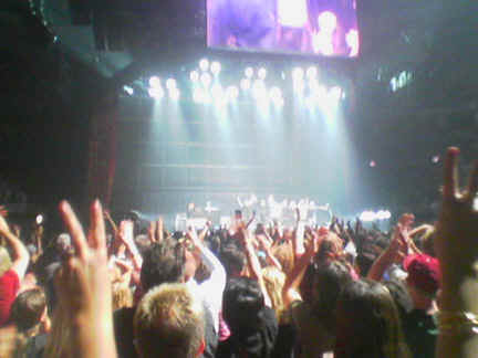 9-23-05 Bows after First Encore .jpg (56288 bytes)